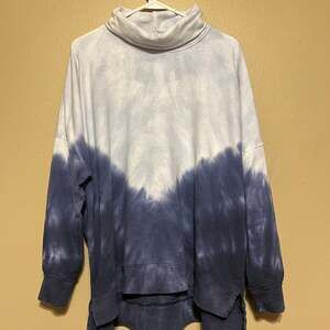 PINK Victoria's Secret Sz L Blue Tie Dye Turtleneck Tunic Pullover Sweatshirt